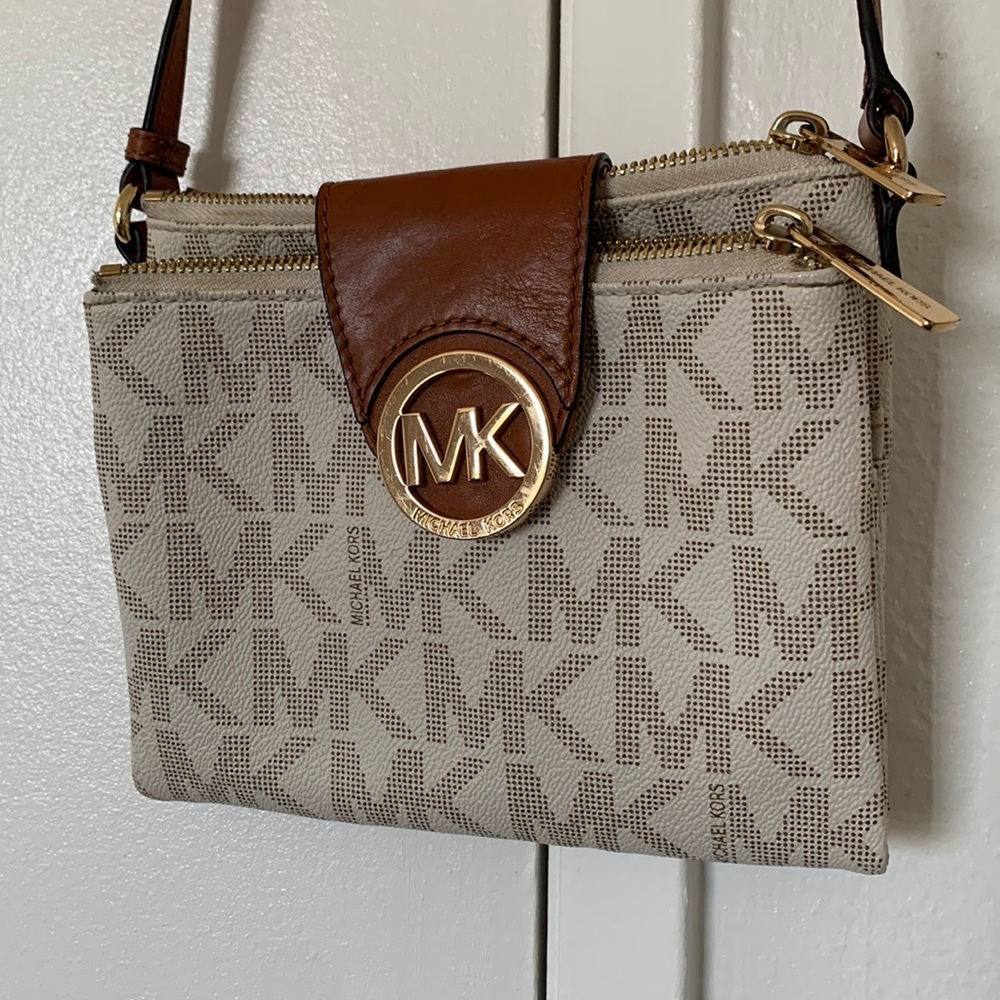 Michael Kors Fulton Vanilla Signature Crossbody with adjustable strap